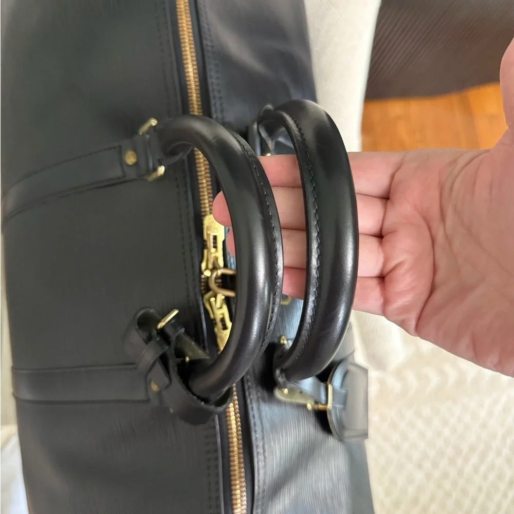 Authentic Louis Vuitton unisex Keepall 55 bag black Epi leather - Picture 9 of 16